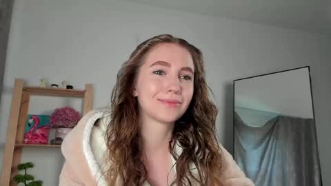 Snapshot of amillygil chatting on 05/18/26, 09:48 Emily online show from 05/18/26, 09:48