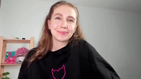 Snapshot of amillygil chatting on 06/03/26, 05:54 Emily online show from 06/03/26, 05:54