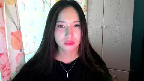 Snapshot of amina_artin chatting on 11/24/25, 07:41 Amina online show from 11/24/25, 07:41