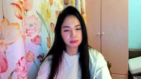 Snapshot of amina_artin chatting on 11/26/25, 11:22 Amina online show from 11/26/25, 11:22