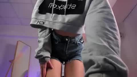 AMIRA WOW online show from 12/01/25, 04:01