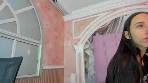 Amira online show from 09/11/25, 11:21