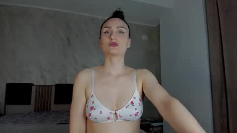 AmiraAnne online show from 04/19/26, 05:45