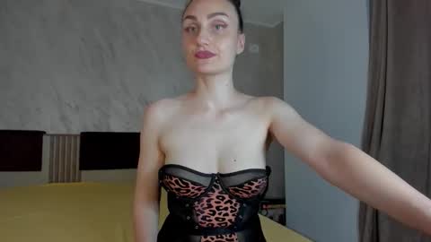 AmiraAnne online show from 06/09/26, 06:52