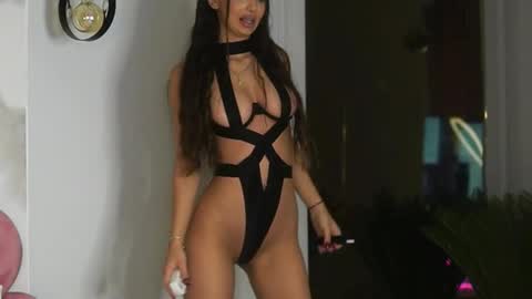 Amiraveyl online show from 10/11/25, 01:16