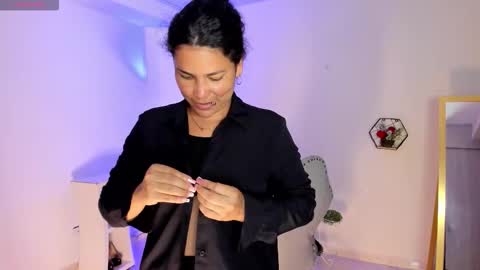 Snapshot of ammelya chatting on 12/01/25, 08:03 Amelya online show from 12/01/25, 08:03