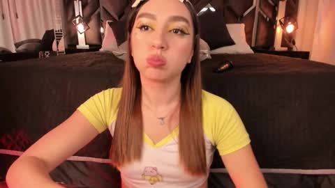 Snapshot of ammy_glow chatting on 10/14/25, 04:13 ammy_glow online show from 10/14/25, 04:13