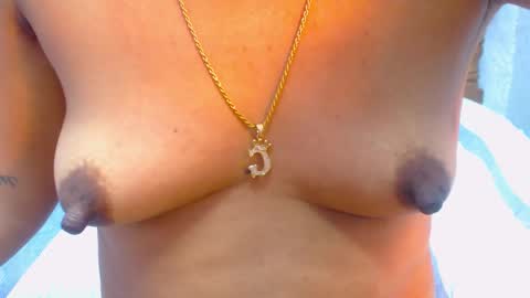 Snapshot of ammy_ronan chatting on 12/05/25, 06:37 IM AMMY online show from 12/05/25, 06:37