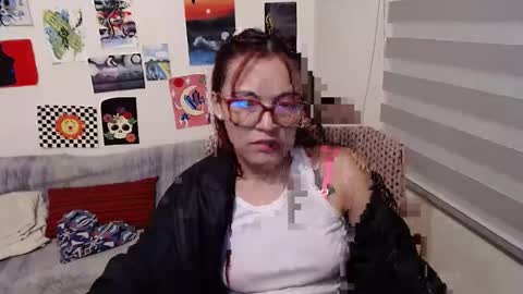 yisel online show from 03/08/25, 12:00