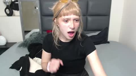 Amnesia online show from 09/13/25, 01:22