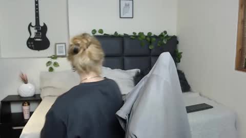 Amnesia online show from 09/22/25, 12:40