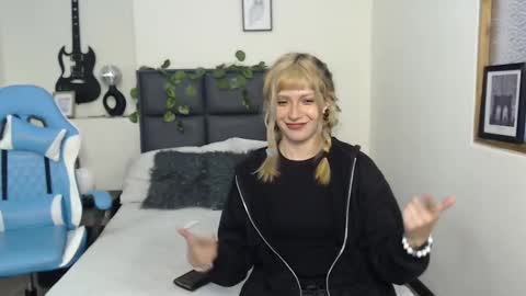 Amnesia online show from 09/29/25, 01:38