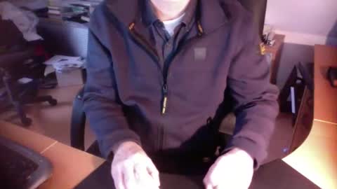 Snapshot of amor2200 chatting on 12/12/24, 08:57 Amor2200 online show from 12/12/24, 08:57