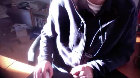 Snapshot of amor2200 chatting on 12/20/24, 11:32 Amor2200 online show from 12/20/24, 11:32