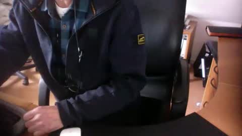 Snapshot of amor2200 chatting on 12/27/24, 11:28 Amor2200 online show from 12/27/24, 11:28