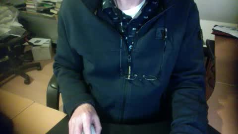 Snapshot of amor2200 chatting on 01/08/25, 08:07 Amor2200 online show from 01/08/25, 08:07