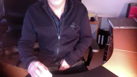 Snapshot of amor2200 chatting on 02/10/25, 03:32 Amor2200 online show from 02/10/25, 03:32