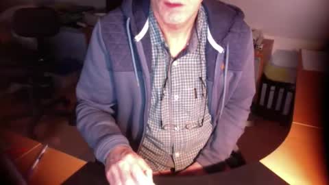 Snapshot of amor2200 chatting on 10/08/25, 07:06 Amor2200 online show from 10/08/25, 07:06