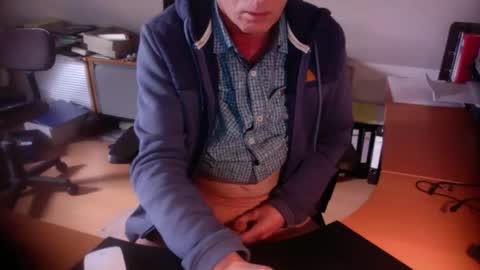 Snapshot of amor2200 chatting on 10/13/25, 08:58 Amor2200 online show from 10/13/25, 08:58