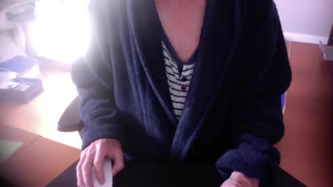 Snapshot of amor2200 chatting on 11/04/25, 09:08 Amor2200 online show from 11/04/25, 09:08