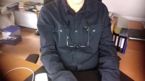 Snapshot of amor2200 chatting on 11/10/25, 08:57 Amor2200 online show from 11/10/25, 08:57