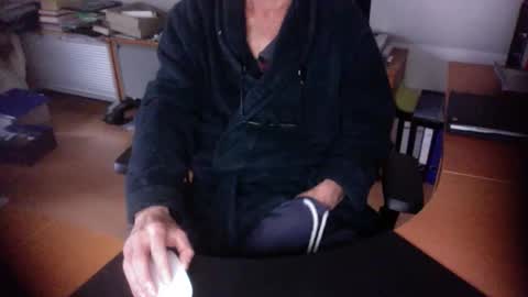 Snapshot of amor2200 chatting on 11/14/25, 10:36 Amor2200 online show from 11/14/25, 10:36