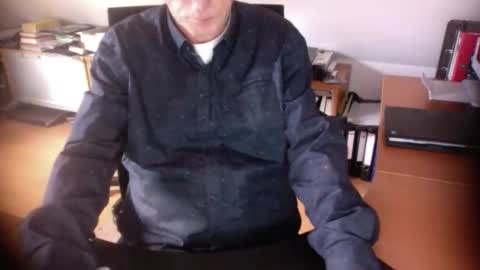 Snapshot of amor2200 chatting on 11/20/25, 08:14 Amor2200 online show from 11/20/25, 08:14