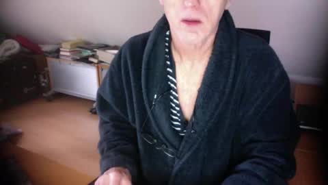 Snapshot of amor2200 chatting on 11/23/25, 09:53 Amor2200 online show from 11/23/25, 09:53