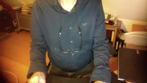 Snapshot of amor2200 chatting on 11/29/25, 05:05 Amor2200 online show from 11/29/25, 05:05