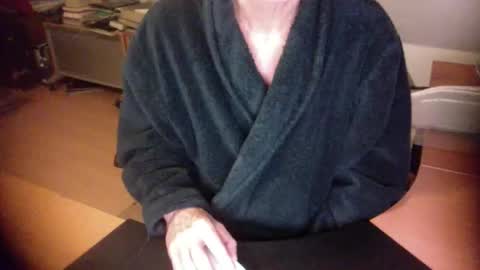 Snapshot of amor2200 chatting on 12/01/25, 01:21 Amor2200 online show from 12/01/25, 01:21