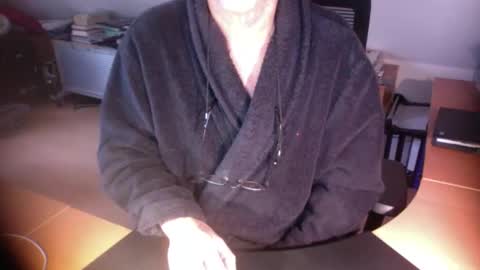 Snapshot of amor2200 chatting on 12/04/25, 09:29 Amor2200 online show from 12/04/25, 09:29