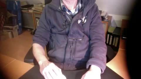 Snapshot of amor2200 chatting on 12/14/25, 05:40 Amor2200 online show from 12/14/25, 05:40