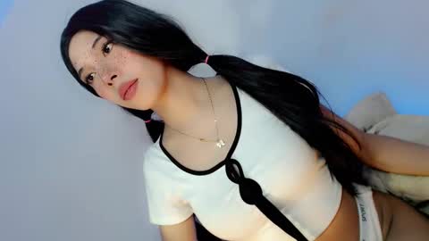 Snapshot of amor_pleasure chatting on 12/07/24, 05:04 Belle Tylor online show from 12/07/24, 05:04