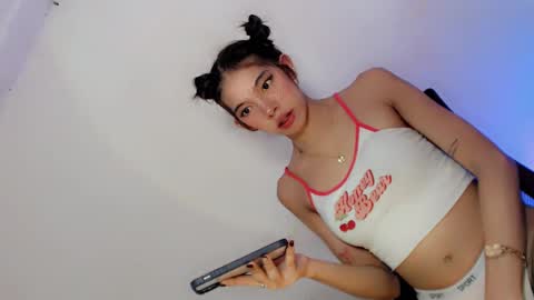 Snapshot of amor_pleasure chatting on 01/25/25, 06:45 Belle Tylor online show from 01/25/25, 06:45