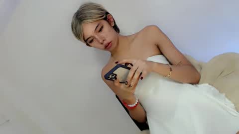 Snapshot of amor_pleasure chatting on 01/28/25, 04:50 Belle Tylor online show from 01/28/25, 04:50