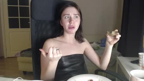 Snapshot of amoremeoww chatting on 12/28/24, 07:33 miss unforgettable online show from 12/28/24, 07:33