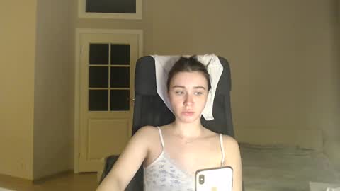 Snapshot of amoremeoww chatting on 01/12/25, 04:08 miss unforgettable online show from 01/12/25, 04:08