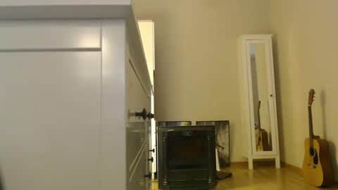 Snapshot of amoremeoww chatting on 03/03/25, 02:47 miss unforgettable online show from 03/03/25, 02:47