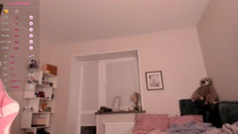 Snapshot of amourrchloee chatting on 09/08/25, 09:03 Nicole online show from 09/08/25, 09:03