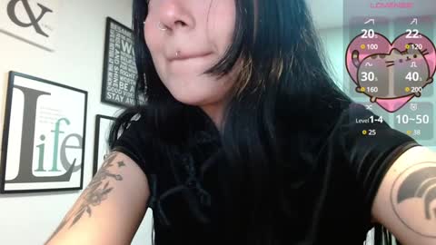 Snapshot of amy__adams1 chatting on 01/28/25, 05:00 Amy 3 online show from 01/28/25, 05:00