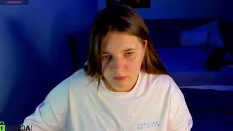 AmyGMT 2 Mon-Sun  0300am-0900am  online show from 09/29/25, 06:51