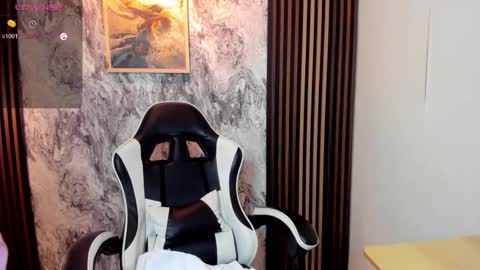 Snapshot of amy_innocent_ chatting on 10/09/25, 08:29 Amy online show from 10/09/25, 08:29