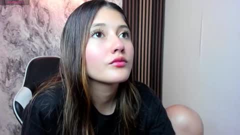 Snapshot of amy_innocent_ chatting on 10/27/25, 08:35 Amy online show from 10/27/25, 08:35