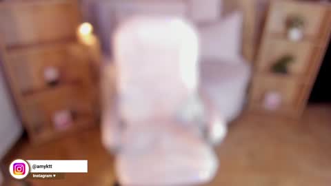 Snapshot of amy_kiitty chatting on 12/17/24, 11:27 online show from 12/17/24, 11:27