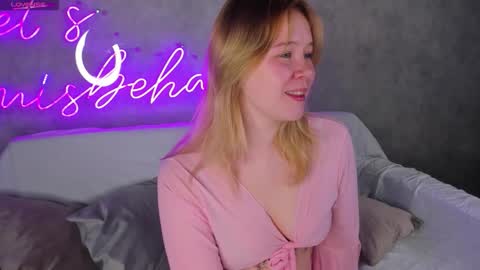 Snapshot of amy_kimberlly chatting on 09/22/25, 12:01 Amy online show from 09/22/25, 12:01