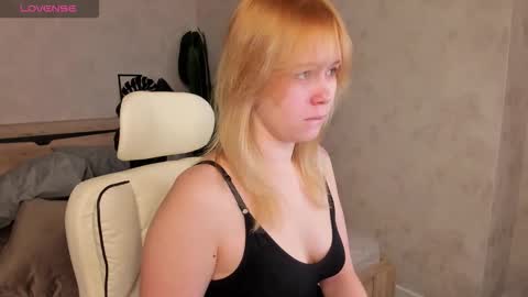 Snapshot of amy_kimberlly chatting on 10/14/25, 12:00 Amy online show from 10/14/25, 12:00