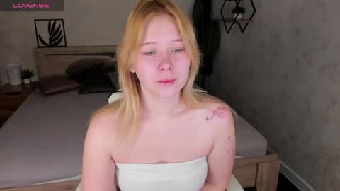 Snapshot of amy_kimberlly chatting on 10/19/25, 11:38 Amy online show from 10/19/25, 11:38