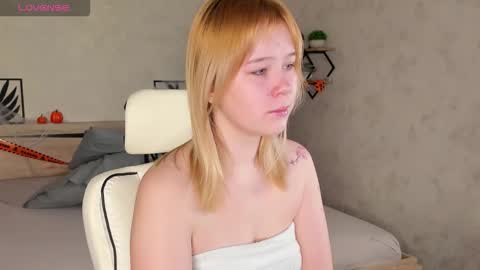 Snapshot of amy_kimberlly chatting on 10/24/25, 12:30 Amy online show from 10/24/25, 12:30