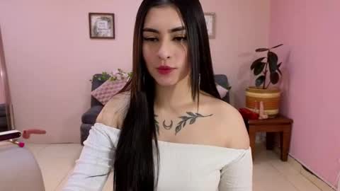 Snapshot of amy_lovelydoll chatting on 11/01/25, 08:00 Amy online show from 11/01/25, 08:00