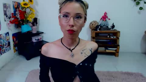 Snapshot of amy_mur chatting on 03/17/26, 08:56 amy mur online show from 03/17/26, 08:56